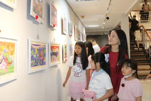 Triển lãm mỹ thuật thiếu nhi “Màu yêu thương 03” diễn ra từ nay đến ngày 7-6, tại Không gian Nghệ thuật Đương đại (cơ sở II) của Hội Mỹ thuật TPHCM.