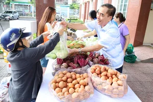 Đưa nông sản sạch đến người dân có thu nhập thấp