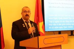 Tổng Lãnh sự Nga tại TPHCM Timur Sadykov phát biểu tại buổi lễ. Ảnh: THỤY VŨ