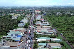 Tình trạng kẹt xe kéo dài trên tuyến ĐT824, đoạn giao giữa Tây Ninh - TPHCM