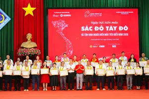 Ngày hội diễn ra tại Đại học Cần Thơ, tôn vinh và khen thưởng cá nhân, hộ gia đình có thành tích xuất sắc trong phong trào hiến máu