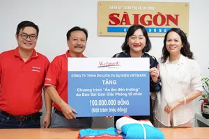 Chương trình “Áo ấm đến trường” tiếp nhận 500 chiếc áo từ Công ty Du lịch và Sự kiện Vietmark 