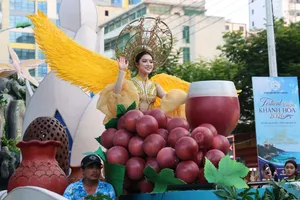 Carnival đường phố khuấy động đêm Festival Biển Khánh Hòa 2026