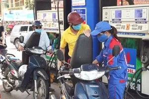 Hà Nội sẽ kiểm tra, giám sát chất lượng xăng sinh học E10 trên địa bàn. Ảnh: MINH KHANG