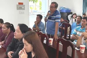 Ngư dân phát biểu tại buổi cà phê sáng. Ảnh: THÀNH HUY