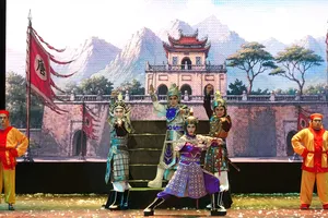 Tiết mục ca cảnh "Nam quốc sơn hà". Ảnh: THÚY BÌNH
