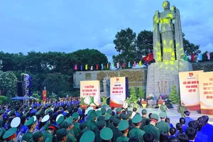 Thắp nến tri ân các Anh hùng liệt sĩ tại nhiều nghĩa trang ở TPHCM
