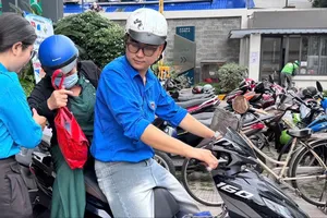 Chuyến xe nghĩa tình đồng hành người lớn tuổi