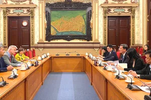 Quang cảnh buổi làm việc. Ảnh: XUÂN HẠNH