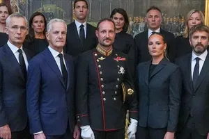 Thái tử Haakon VIII trở thành Nhà vua Na Uy 