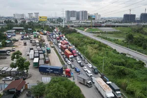 Cửa ngõ phía Đông TPHCM ùn ứ kéo dài 10km ngày đầu nghỉ lễ 2-9
