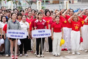 Gia Lai: Hàng trăm cán bộ, chiến sĩ, người trẻ đi bộ “Cùng Việt Nam tiến bước”