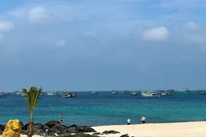 Ra biển