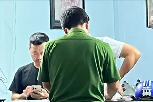 Cầm cố xe máy, lấy tiền chồng đưa để trả nợ rồi... bịa bị cướp giật