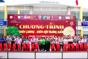 Trao 300 phần quà Trung thu đến trẻ em vùng biển