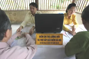 Có trường hợp nhân viên chi trả lương hưu, trợ cấp BHXH ký nhận thay người hưởng