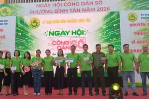 Gần 1.000 người tham dự Ngày hội Công dân số phường Bình Tân