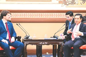 Chủ tịch UBND TPHCM Nguyễn Văn Được tiếp ông Lukáš Kaucký, tân Đại sứ Cộng hòa Czech tại Việt Nam. Ảnh: VIỆT DŨNG 