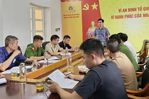 Lãnh đạo Công an TP Hải Phòng họp nhanh với các đơn vị sau vụ tai nạn giao thông đặc biệt nghiêm trọng. Ảnh: CÔNG AN TP HẢI PHÒNG