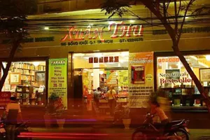 Nhà sách Xuân Thu trên đường Đồng Khởi