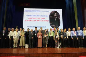 Các chuyên gia, nhà nghiên cứu văn hóa và đại diện gia đình tham dự hội thảo khoa học cấp quốc gia với chủ đề “Chí sĩ Phan Châu Trinh: Tư tưởng, cuộc đời và sự nghiệp”.