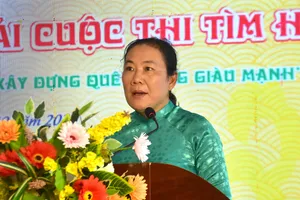 Bà Nguyễn Thị Thùy Trang, Giám đốc Thư viện tỉnh An Giang phát biểu tại buổi lễ. Ảnh: NAM KHÔI