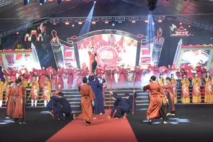 Một tiết mục trong chương trình nghệ thuật. Ảnh: NAM KHÔI