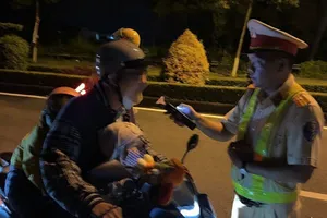 Lực lượng công an kiểm tra nồng độ cồn người điều khiển phương tiện trên địa bàn tỉnh An Giang. Ảnh minh họa
