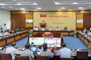 Quang cảnh cuộc họp nghe báo cáo việc điều chỉnh quy hoạch tỉnh thời kỳ 2021-2030