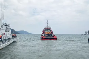 Tàu cảnh sát biển 9003 rời cảng lên đường thực hiện nhiệm vụ trực sẵn sàng chiến đấu dịp Tết Nguyên đán Bính Ngọ 2026