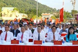 Các đại biểu tham dự lễ dâng hương