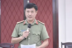 Thượng tá Quảng Quốc Huy, Phó trưởng Phòng Tham mưu Công an tỉnh An Giang thông tin tại cuộc họp báo