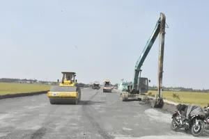 Máy móc, phương tiện thi công cao tốc Châu Đốc - Cần Thơ - Sóc Trăng, đoạn qua địa bàn An Giang