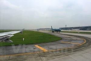 The Cat Bi Airport's taxiway N is in poor repair (Photo: VNA)