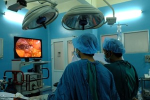 Surgeons perform an operation on ruptured bladder patient (Photo: SGGP)