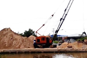 Construction in Ca Mau province delayed due to increased sand price (Photo: SGGP)