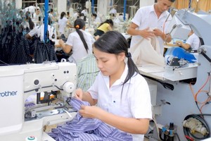 The garment and textile sector predicted to face difficulties in months at the end of the year because of declined demand and competitive price pressure.(PHoto: SGGP)