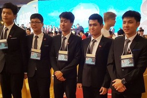 The winning students at the International Physics Olympiad (Photo: SGGP)