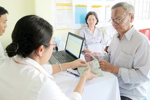 Retirement salary and social allowance will be increased from August 15 (Photo: SGGP)
