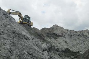 HCMC encourages to use ash, slag and plaster to replace sand and clear away scrapyards (Photo: SGGP)