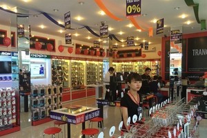 Inside a FPT Shop store in Dan Phuong district, Hanoi (Photo: fptshop.com.vn)
