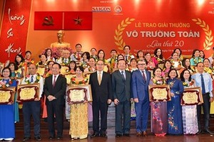 Good teachers who are Vo Truong Toan prize winners are honored (Filed photo: SGGP)