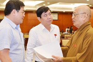 Chairman Phong explains taxation, preschool management