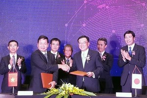 At the signing ceremony (Photo: SGGP)