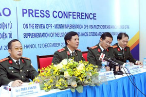 Major General Le Xuan Vien, head of the Immigration Management Department, speaks at the press conference to review the nine-month pilot e-visa scheme. (Photo: VNA)