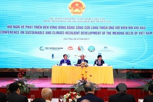 The first conference on sustainable and climate-resilient development of the Mekong Delta was held in Can Tho city on September 26-27 with the presence of Prime Minister Nguyen Xuan Phuc (Photo VNA)