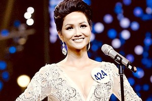 E De ethnic beauty is crowned  Miss Universe Vietnam 2017 (Photo: SGGP)