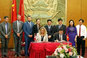 Vietnam and Denmark sign MOU on promoting strategic sector cooperation on health during visit to Vietnam of Minister of Health of Denmark Ellen Trane Nørby. (Source: VNA)