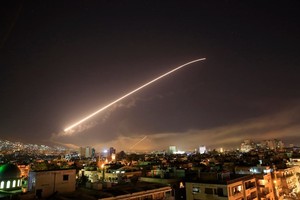 Syria's Damascus sky lights up with service to air missile fire (Photo: AP)