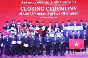 Medal winners of the APhO 2018